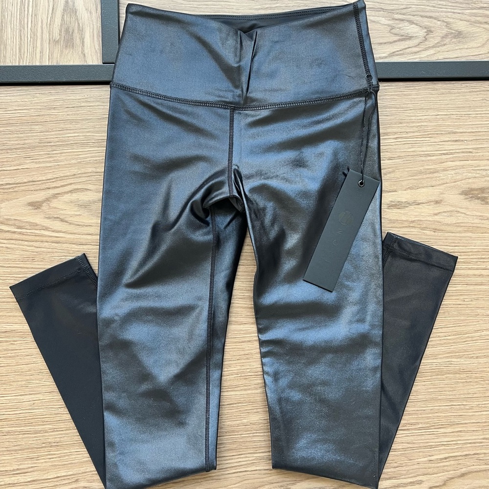 Noli Yoga Liquid Legging in Black Gloss. Size XS.